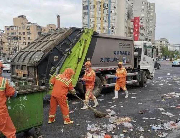 擺攤后滿地垃圾 擺攤后滿地垃圾