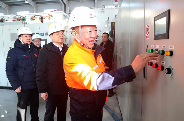 【中國五礦 頂立科技聯(lián)合攻關(guān)】石墨連續(xù)式高溫純化設(shè)備在黑龍江鶴崗啟動運行1 (3).jpg 【中國五礦 頂立科技聯(lián)合攻關(guān)】石墨連續(xù)式高溫純化設(shè)備在黑龍江鶴崗啟動運行1 (3).jpg