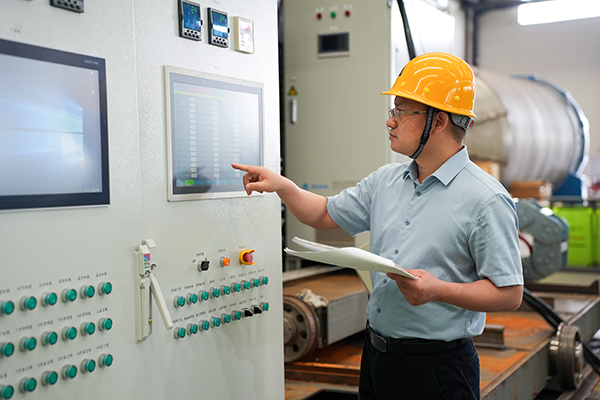 頂立科技胡祥龍博士榮獲“長沙市科技勞?！睒s譽稱號 (3).jpg