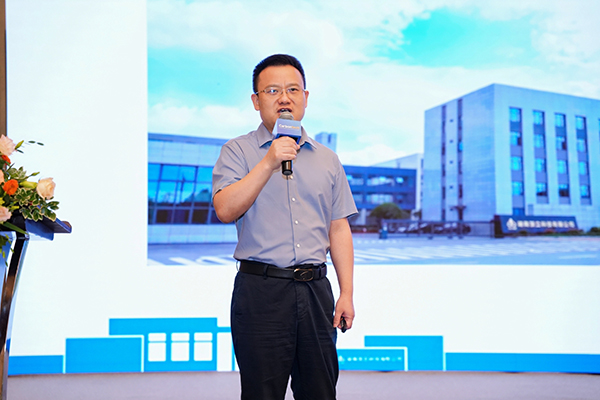 碳陶制動材料產業(yè)發(fā)展論壇在長沙成功舉辦 (1).jpg 碳陶制動材料產業(yè)發(fā)展論壇在長沙成功舉辦 (1).jpg