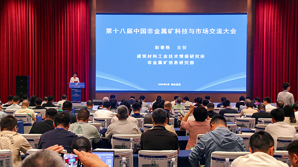 從石墨到石英，頂立科技裝備領(lǐng)航非金屬礦物材料制備新方向 (1).jpg